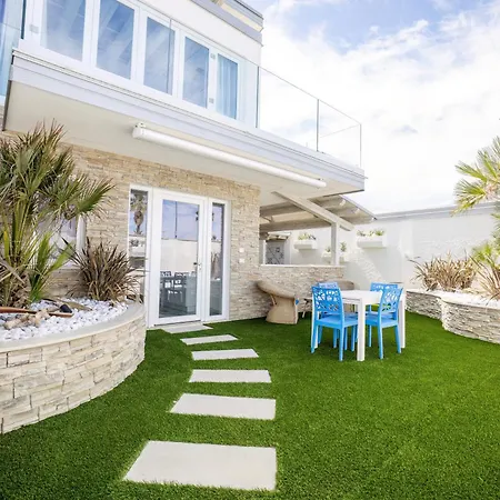 Etoiles جويا تورو